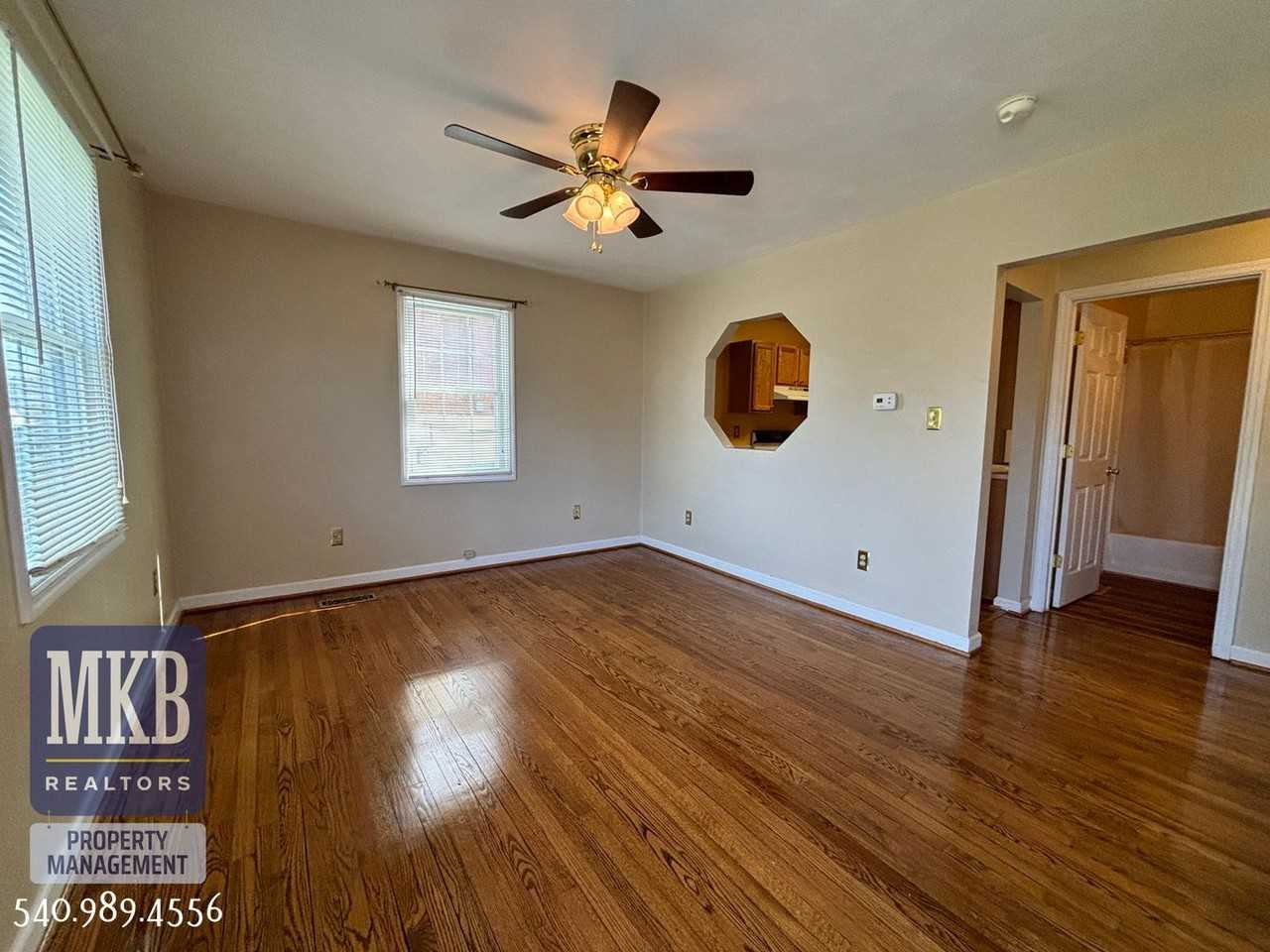 1712 Wayne St Ne - Photo 4 of 21