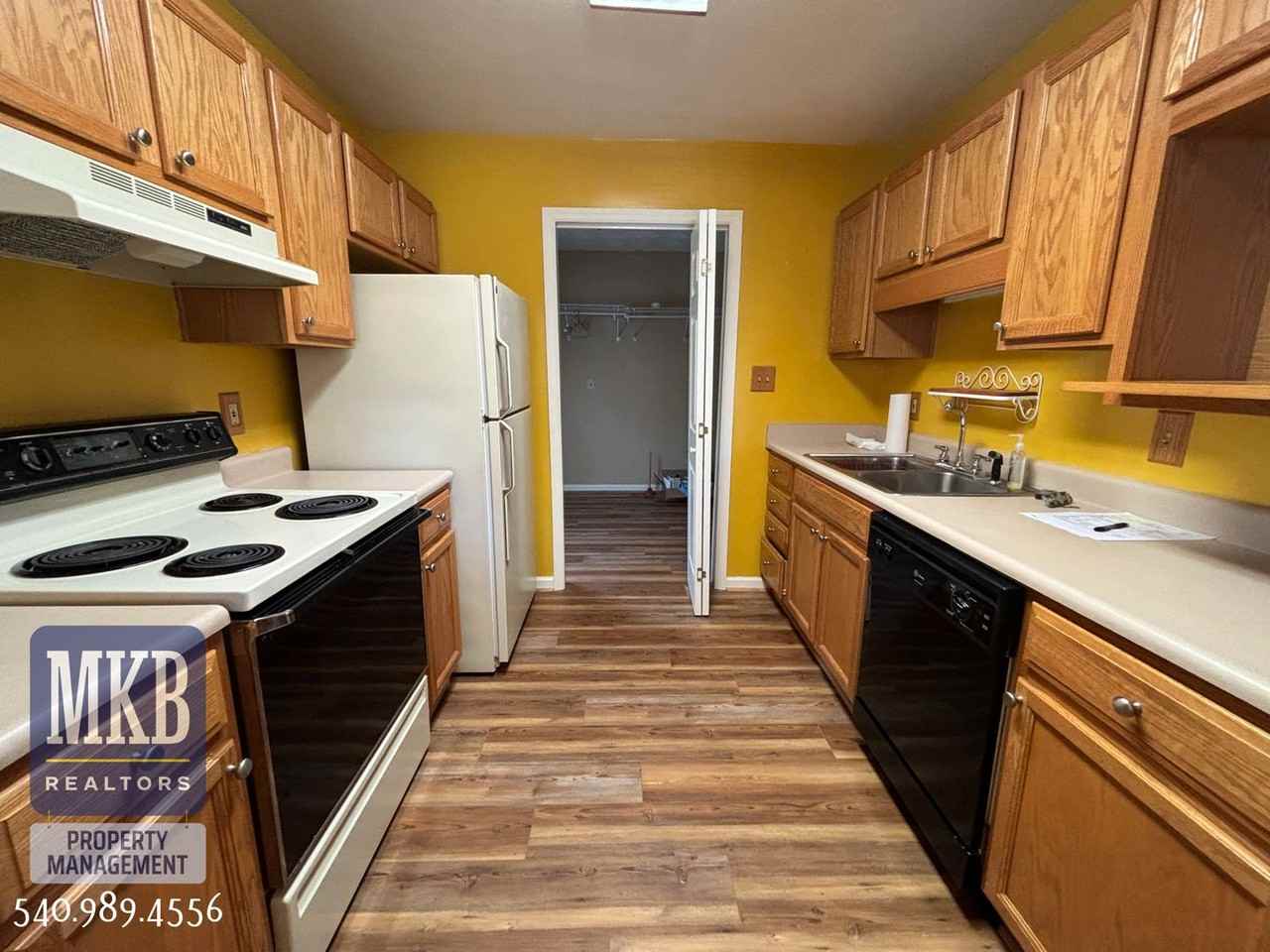 1712 Wayne St Ne - Photo 6 of 21