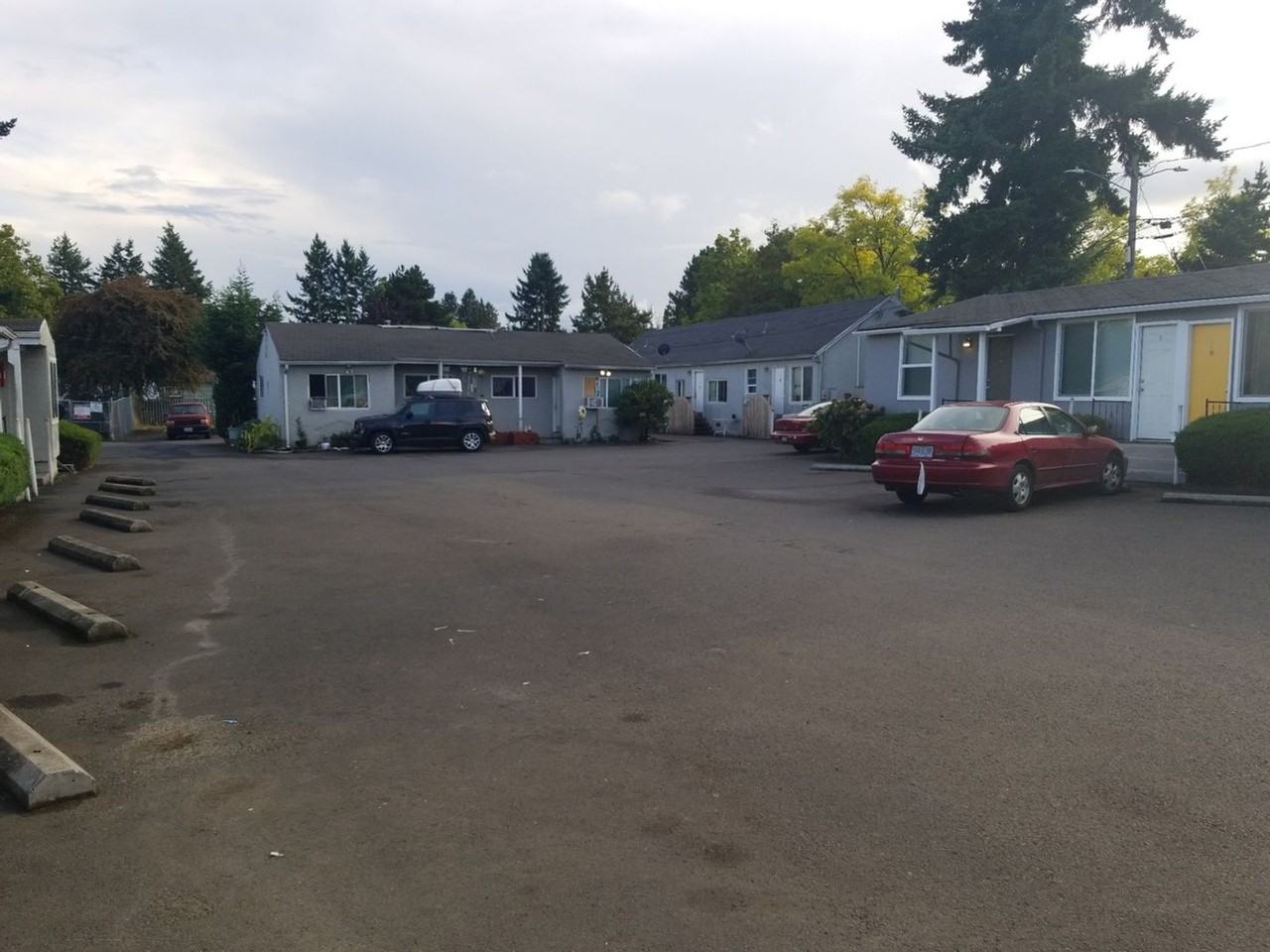 Gilbert Square Apartments - Photo 2 of 10