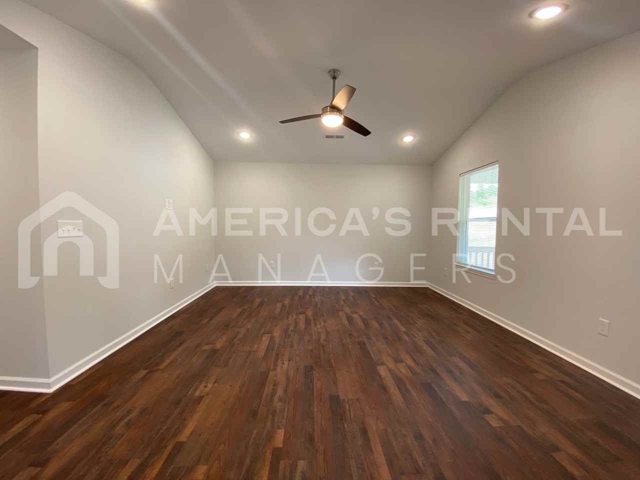 1409 Louise Street Northeast - Photo 3 of 27