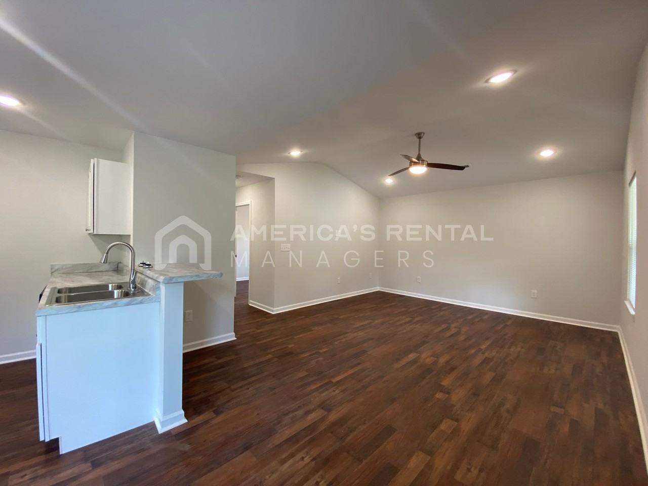 1409 Louise Street Northeast - Photo 4 of 27