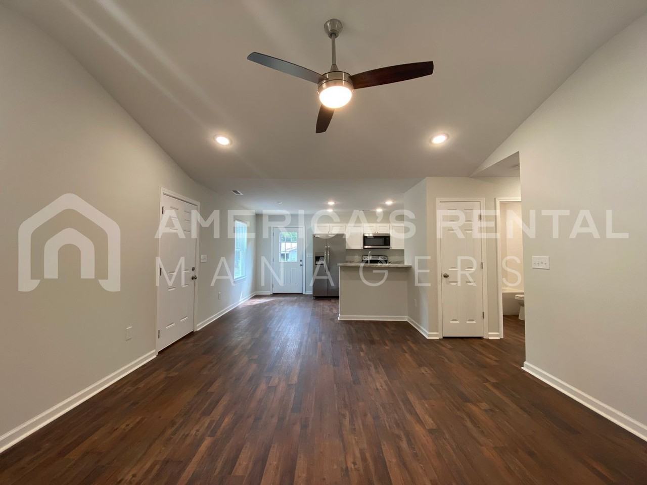 1409 Louise Street Northeast - Photo 5 of 27