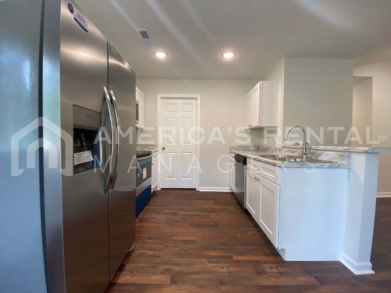 1409 Louise Street Northeast - Photo 6 of 27