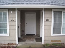 featured image of 616 E 9th St