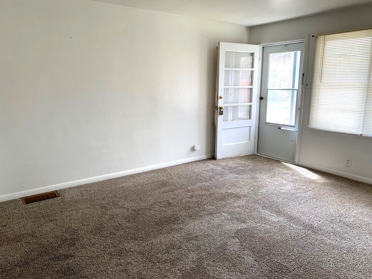 733 S. Ash - Photo 2 of 6