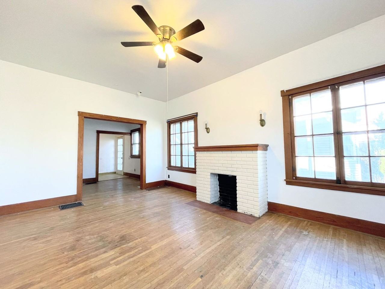 211 W 7th Ave - Photo 3 of 15