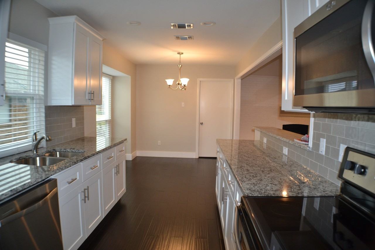 2311 Eastgate Dr - Photo 4 of 17