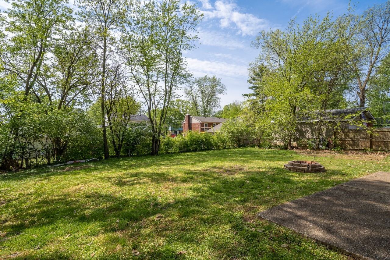 12506 Live Oak Dr - Photo 5 of 25