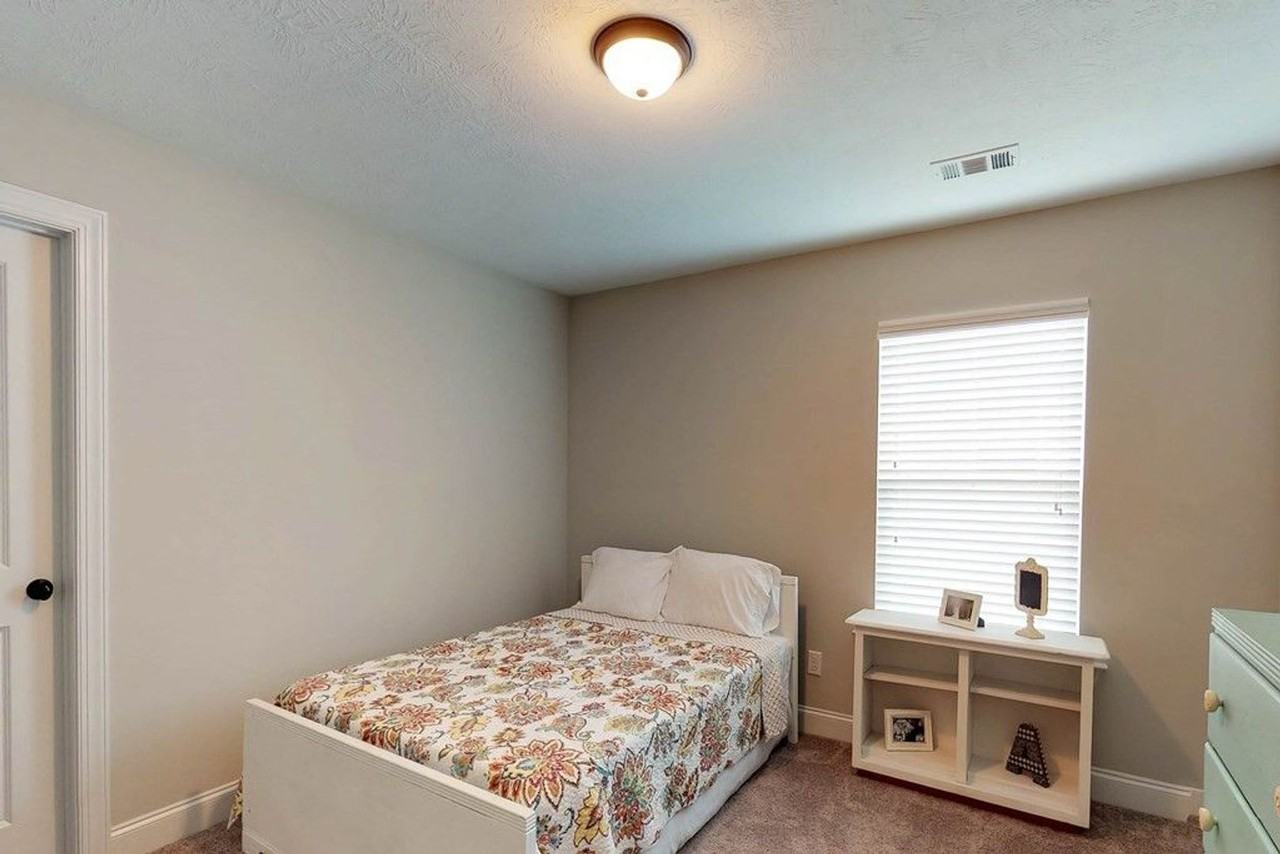 708 Tree Top Trl - Photo 7 of 31