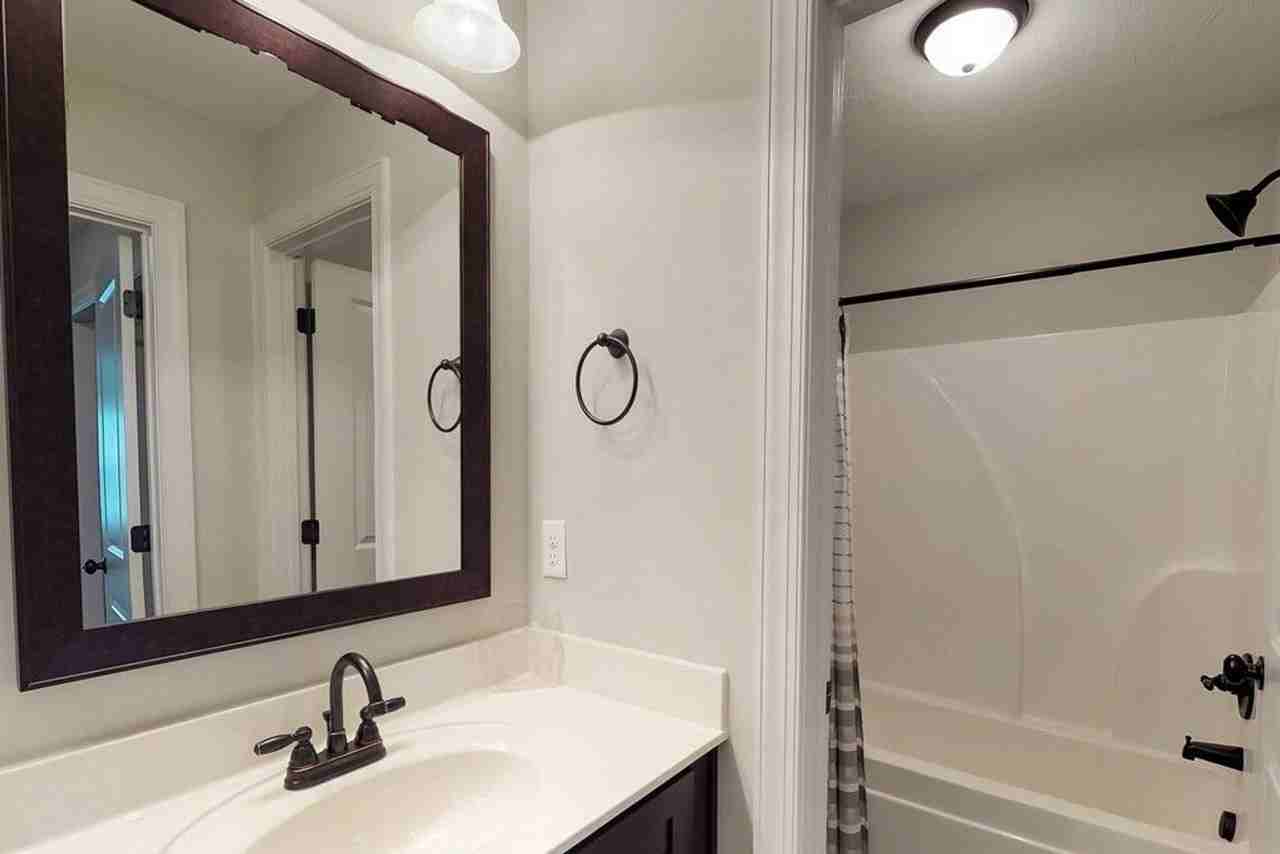 708 Tree Top Trl - Photo 4 of 31