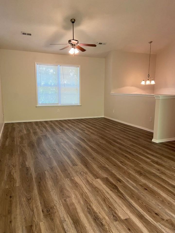 207 Van Buren Rd - Photo 4 of 29