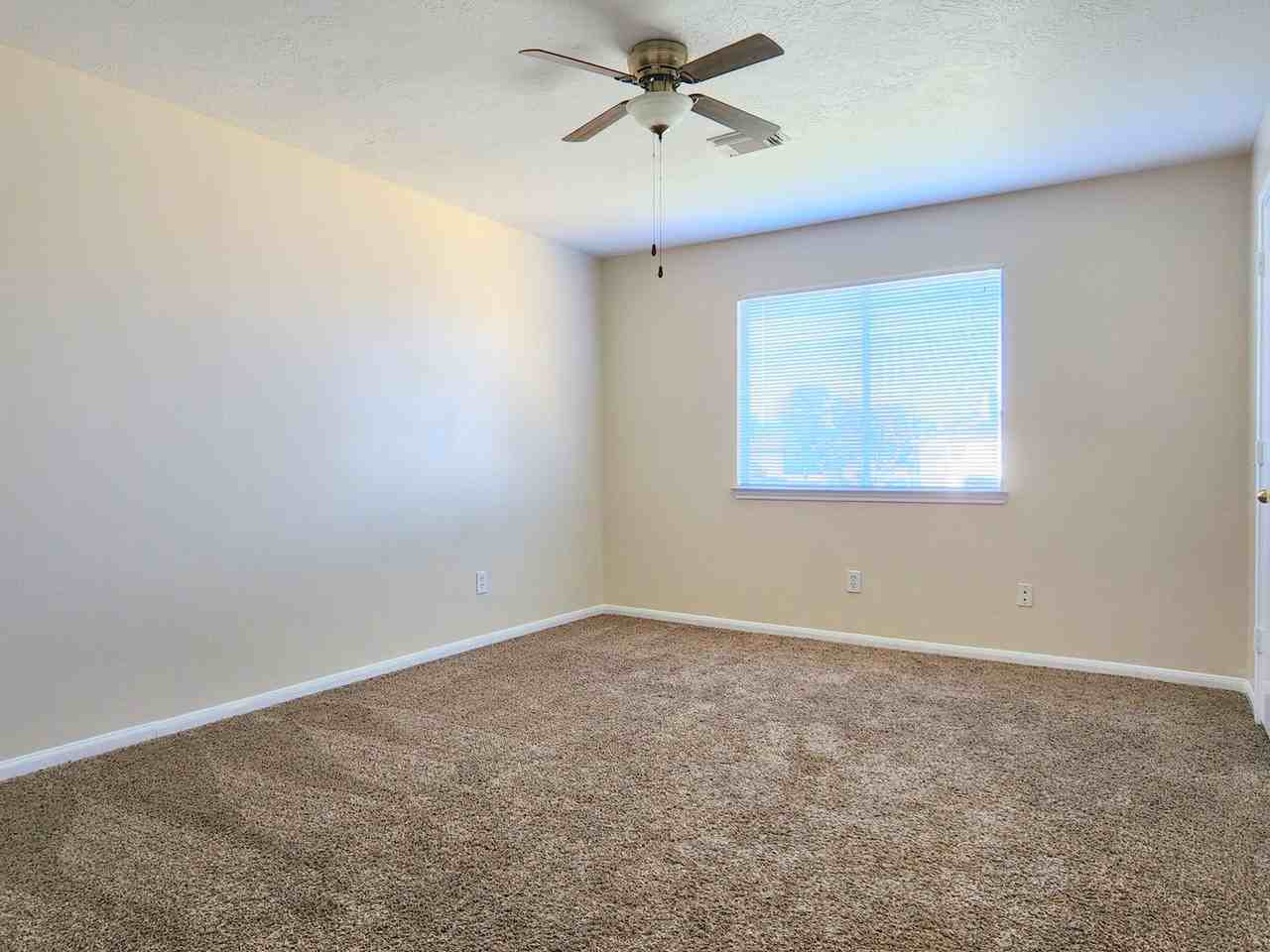 18123 Noble Forest Dr - Photo 4 of 31