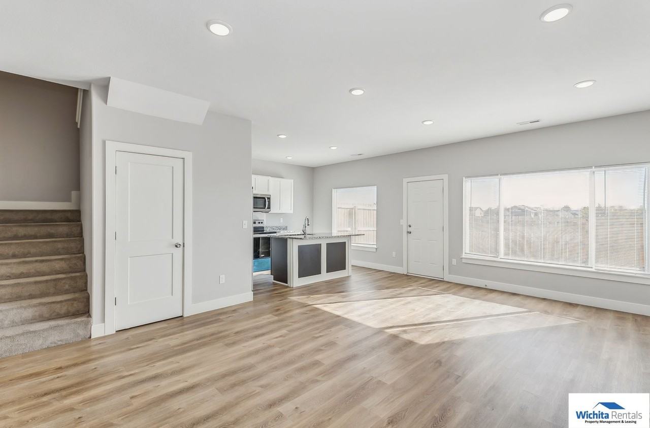 7321 E 34th St N - Photo 2 of 16