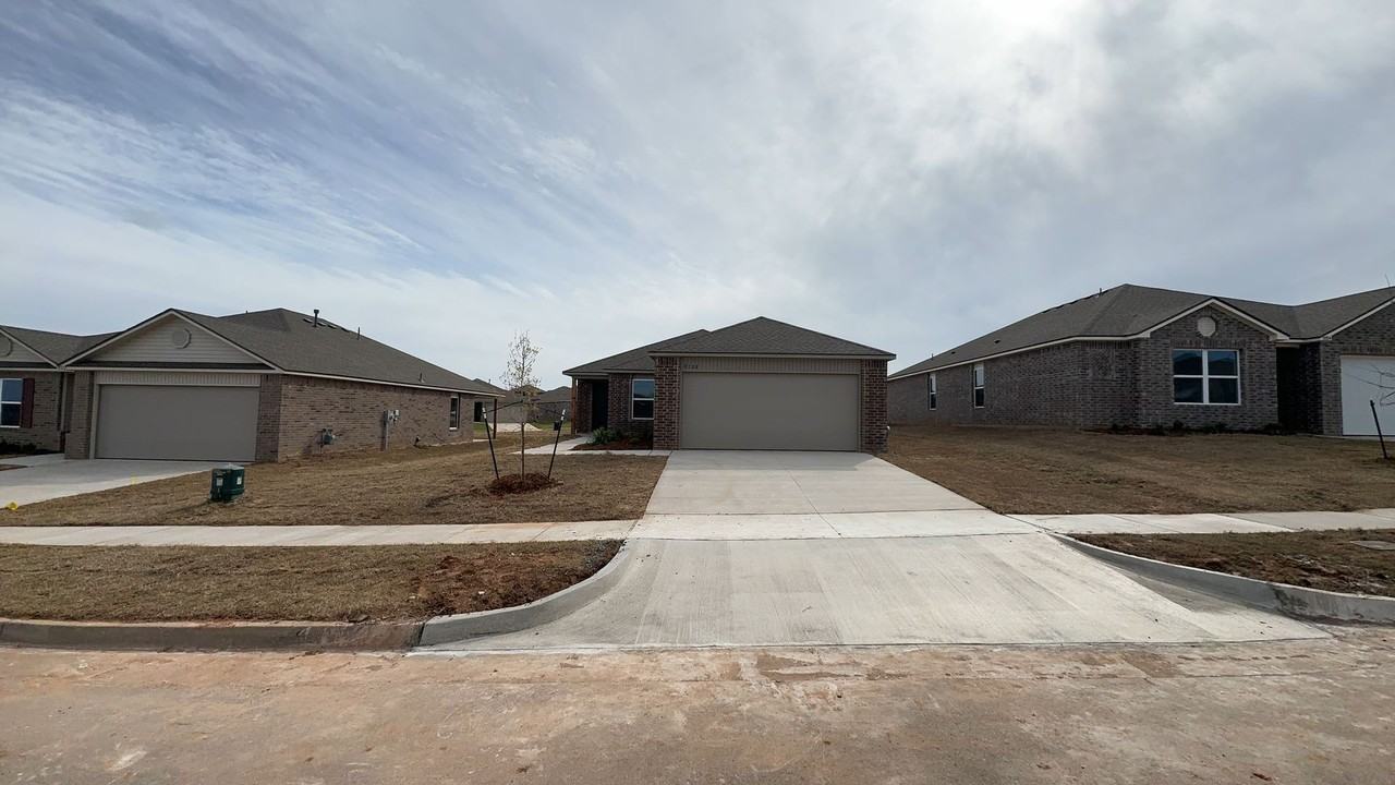 9708 Laredo Ln - Photo 2 of 18