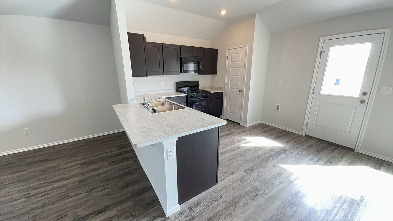 9708 Laredo Ln - Photo 5 of 18