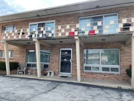 featured image of 221 Robinhood Ln