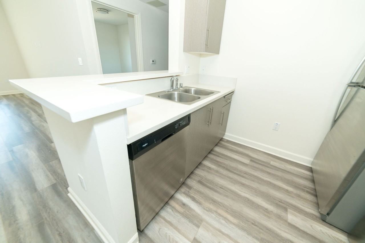 Now Leasing @ Archwood Court Apartments - Photo 5 of 9