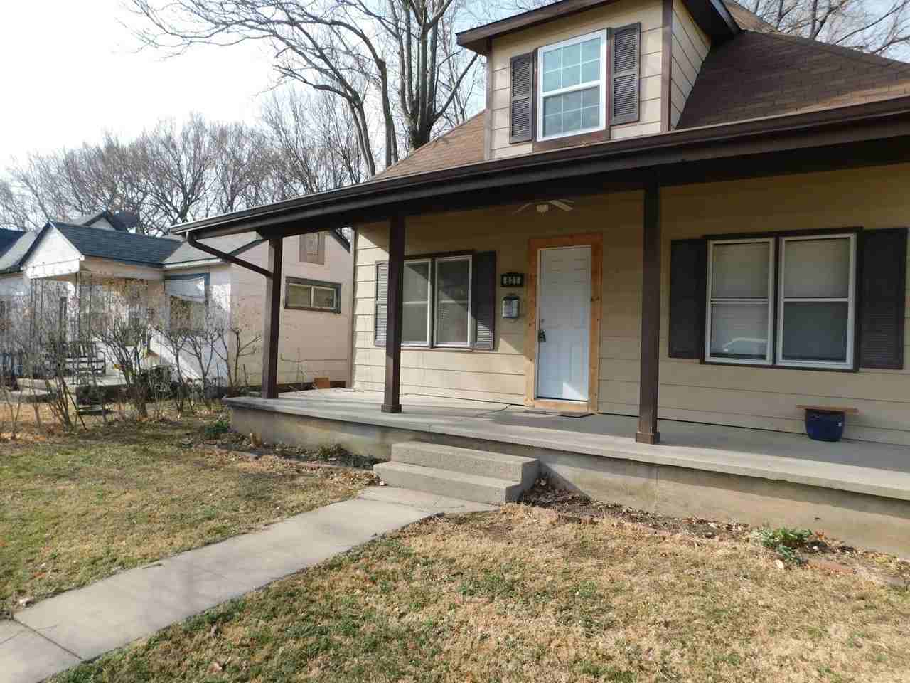 621 Osage St - Photo 2 of 19