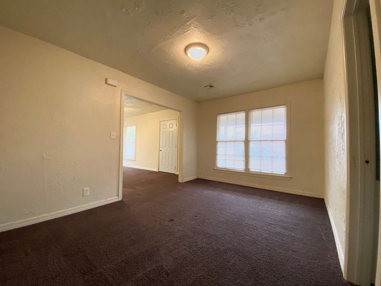 1320 Campbell Rd - Photo 4 of 11