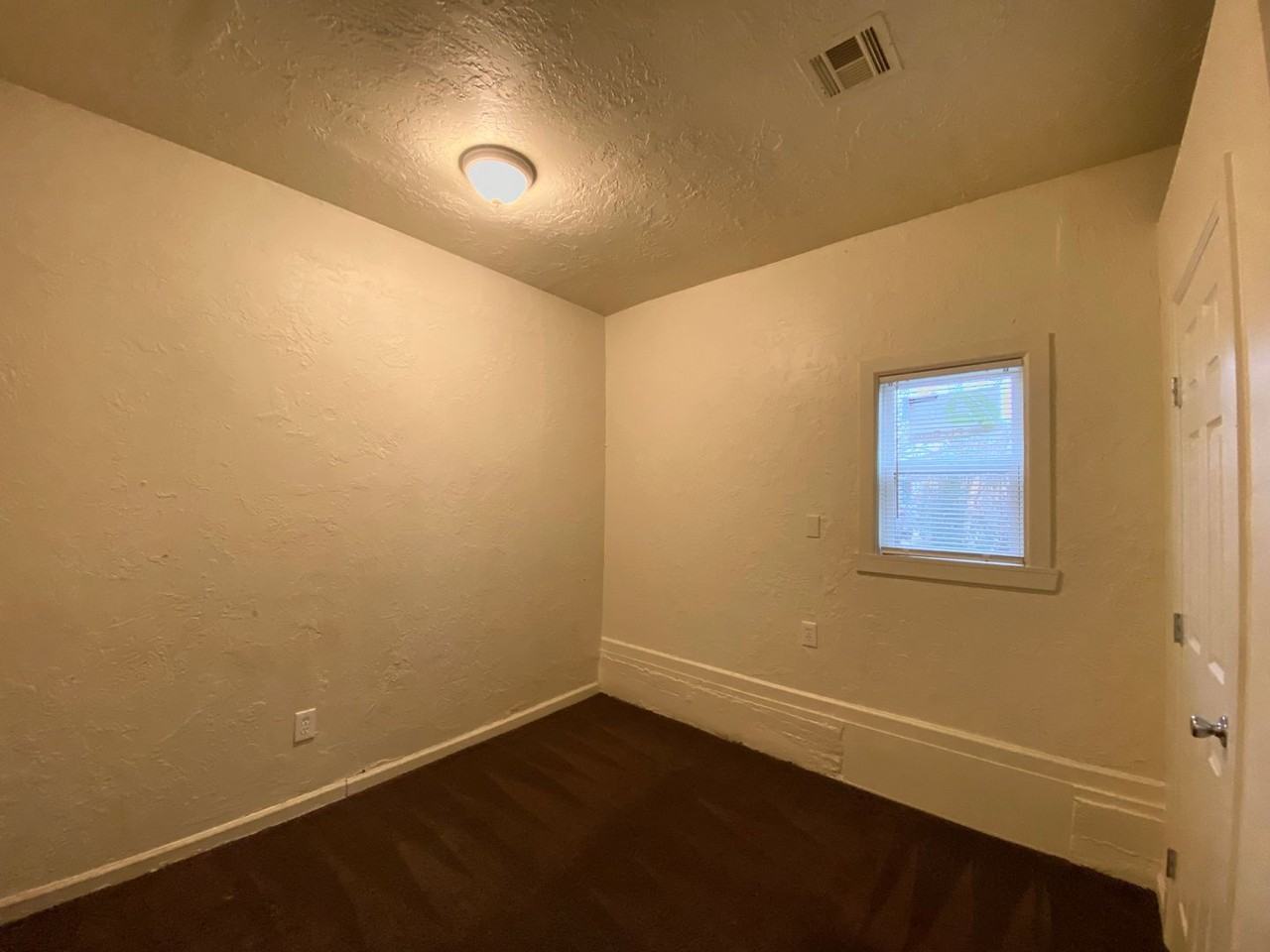 1320 Campbell Rd - Photo 5 of 11