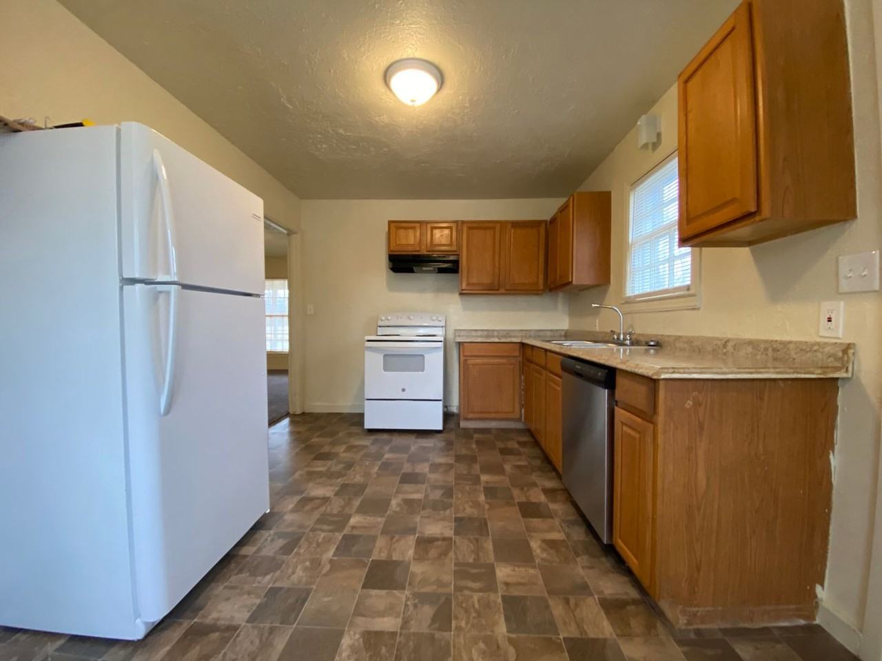 1320 Campbell Rd - Photo 6 of 11