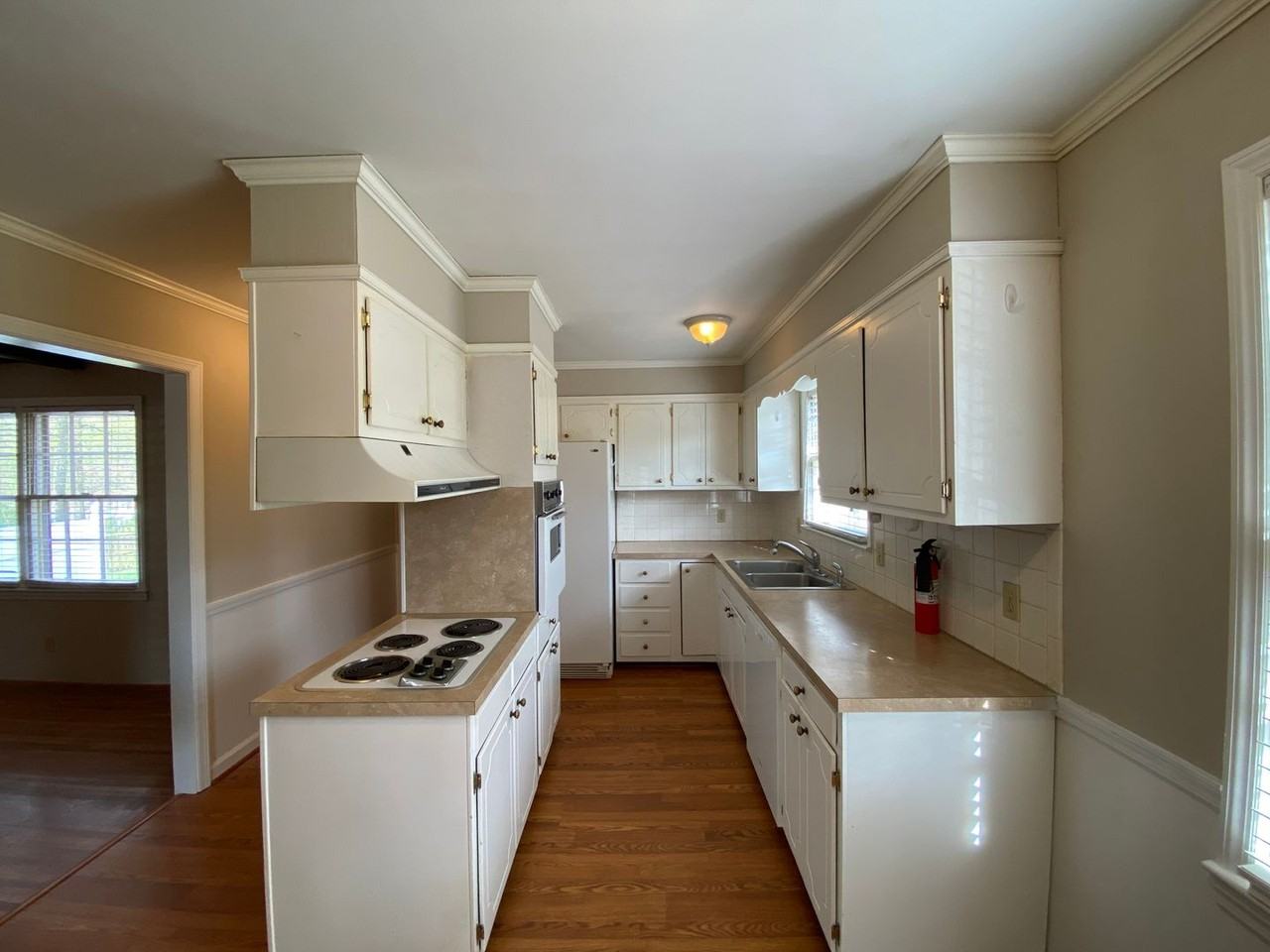 3221 Polo Rd - Photo 2 of 25