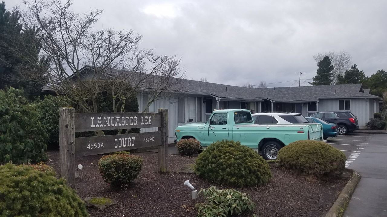 047-Lancaster Lee Court - Photo 4 of 9