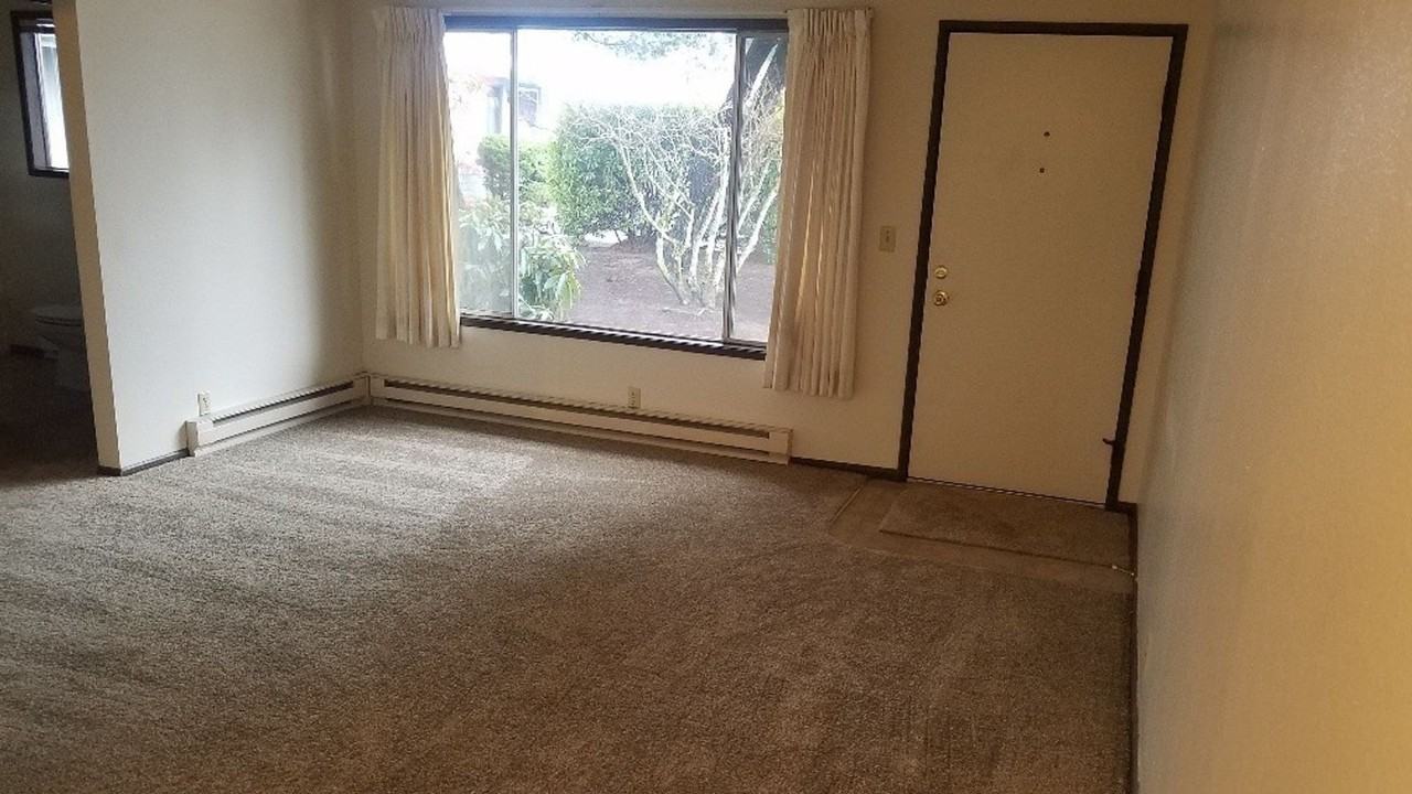 047-Lancaster Lee Court - Photo 5 of 9