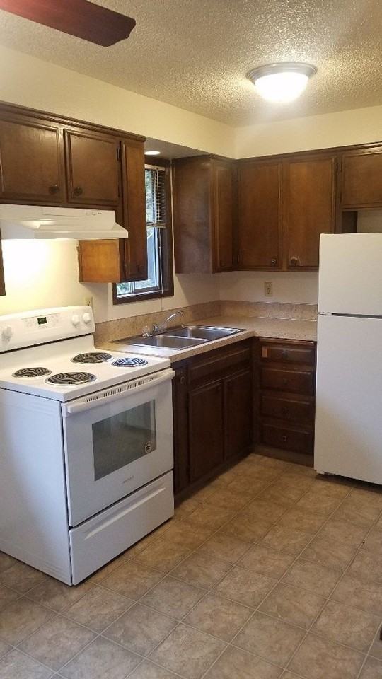 047-Lancaster Lee Court - Photo 6 of 9