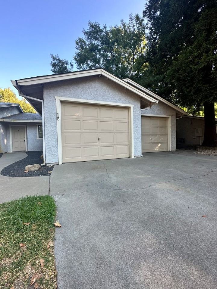 1B Fair Oaks Cir - Photo 2 of 17