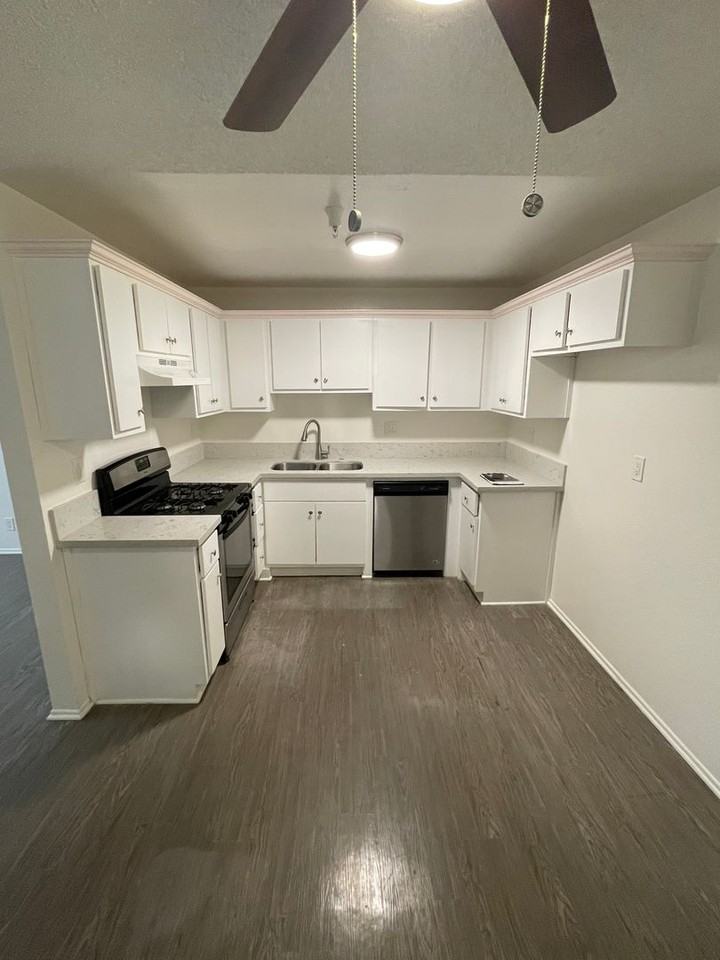 12444-12504-12512 OXFORD AVE - Photo 2 of 12