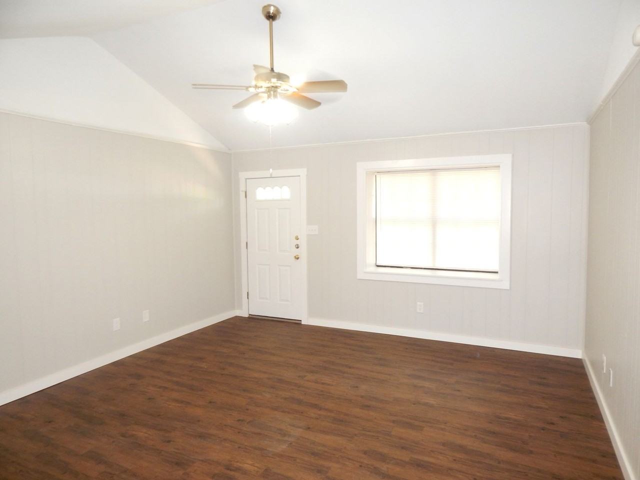 10498 Twin Oaks Dr - Photo 3 of 22