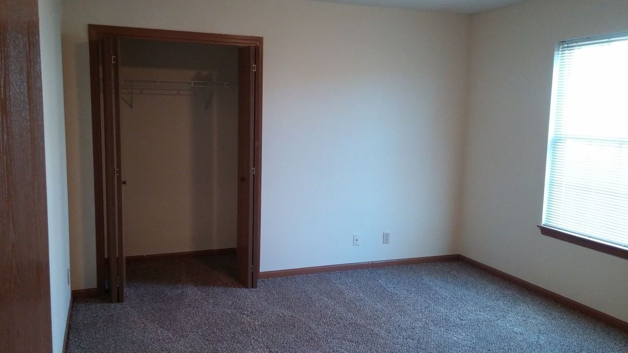 3247 Hopkins Ct - Photo 5 of 8
