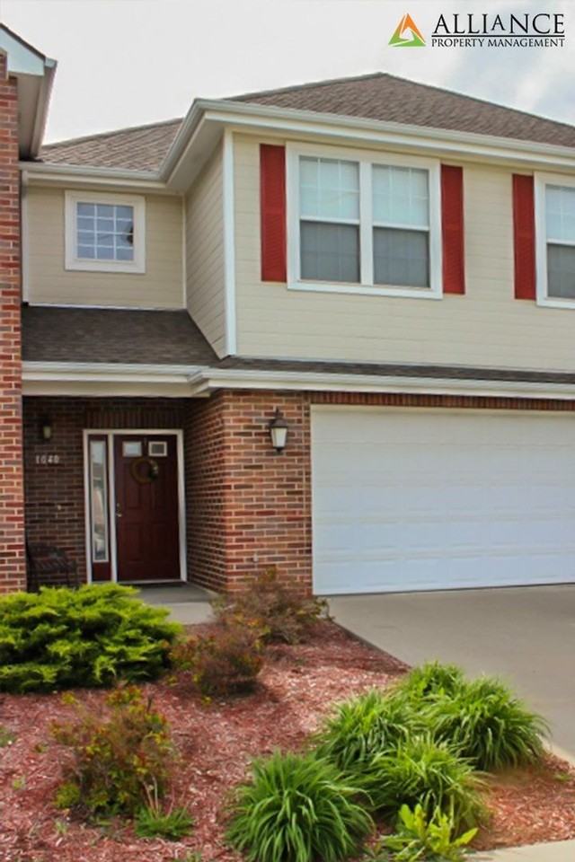 1040 Burton Pl - Photo 2 of 39