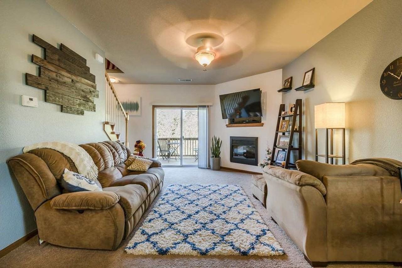 626 Oakbrook Pl - Photo 2 of 11