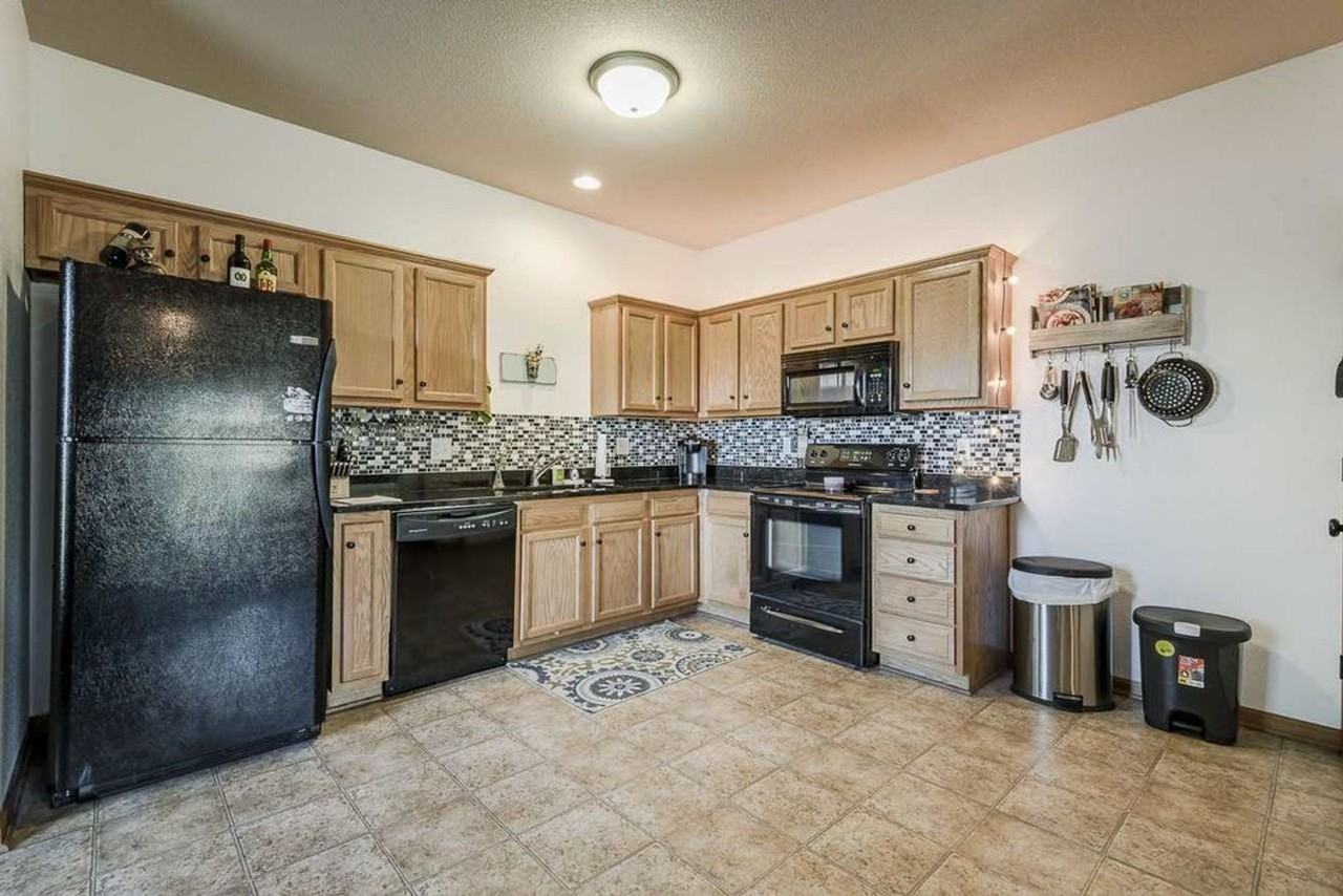 626 Oakbrook Pl - Photo 4 of 11