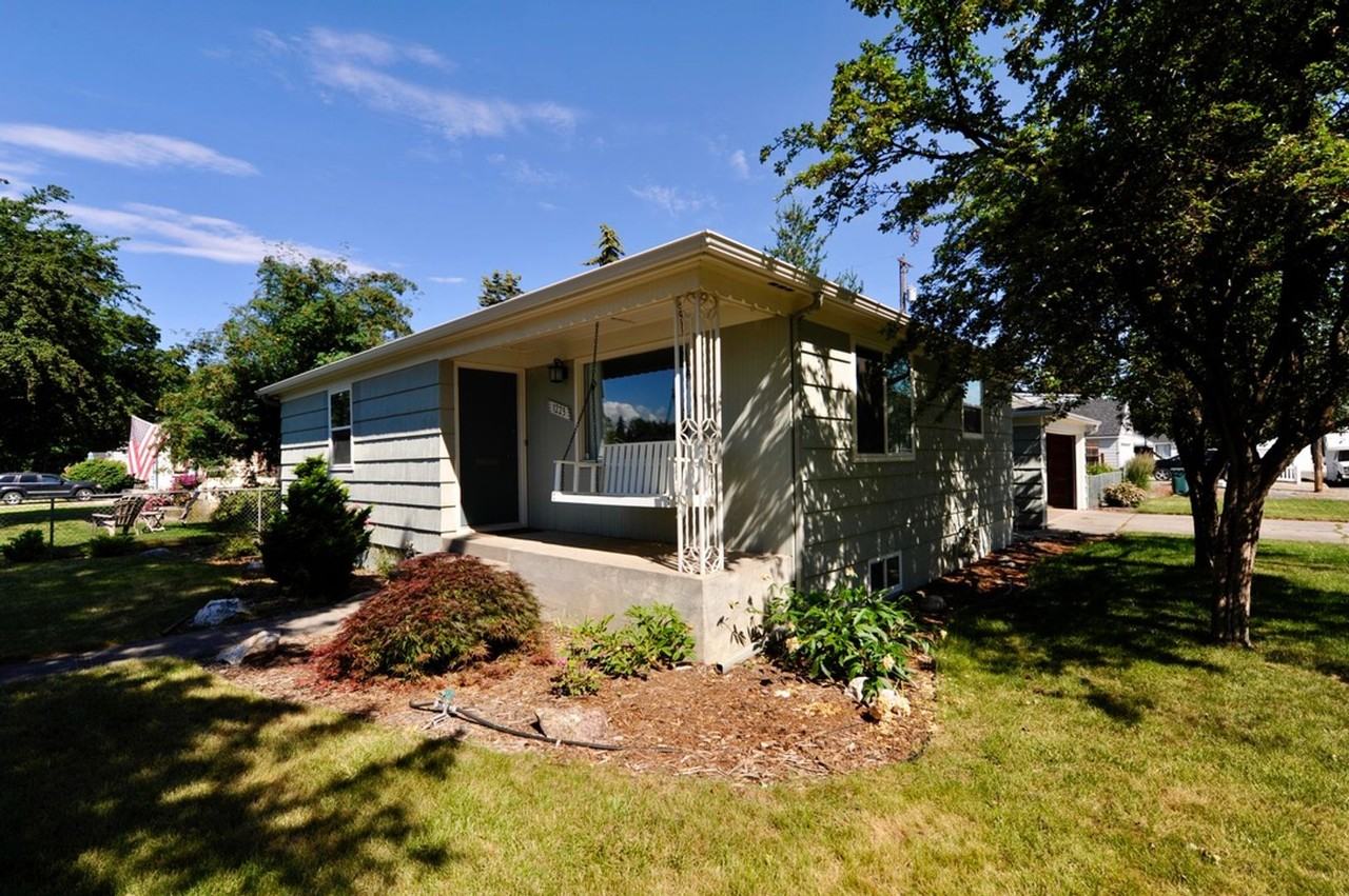 1223 E Saint Maries Ave - Photo 2 of 39