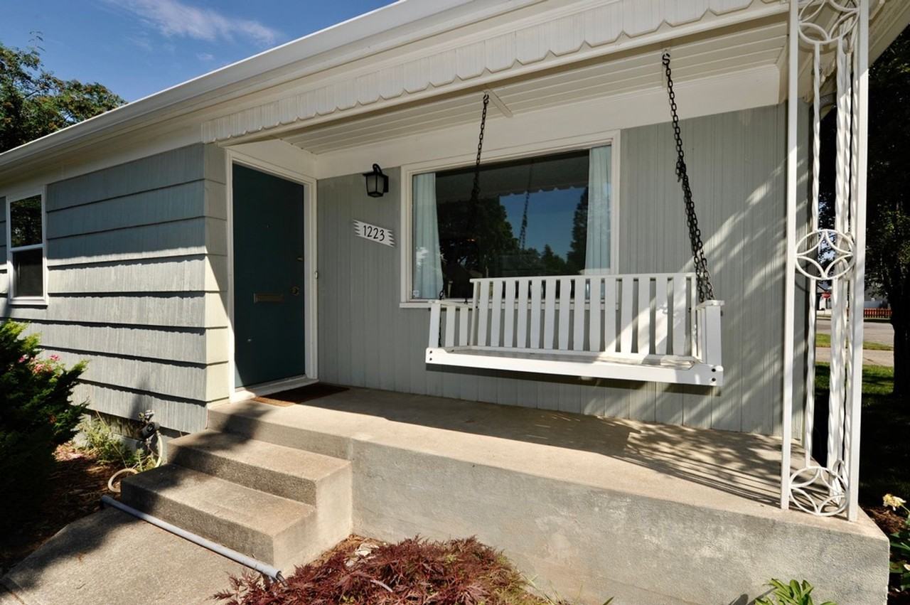 1223 E Saint Maries Ave - Photo 3 of 39