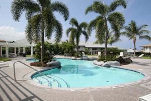 featured image of 75-6081 Alii Dr #U105