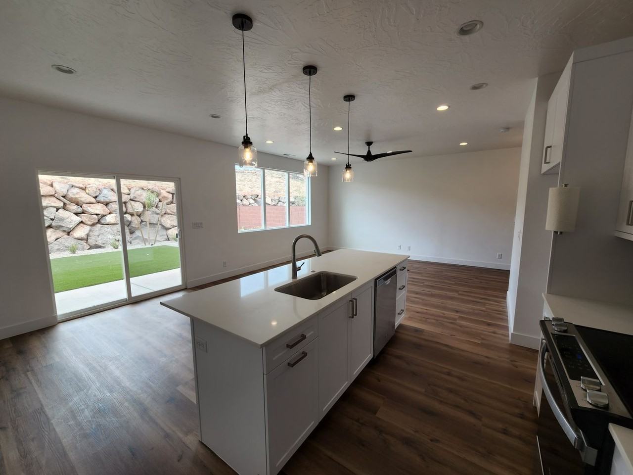 828 E Desert Cactus Dr - Photo 7 of 19