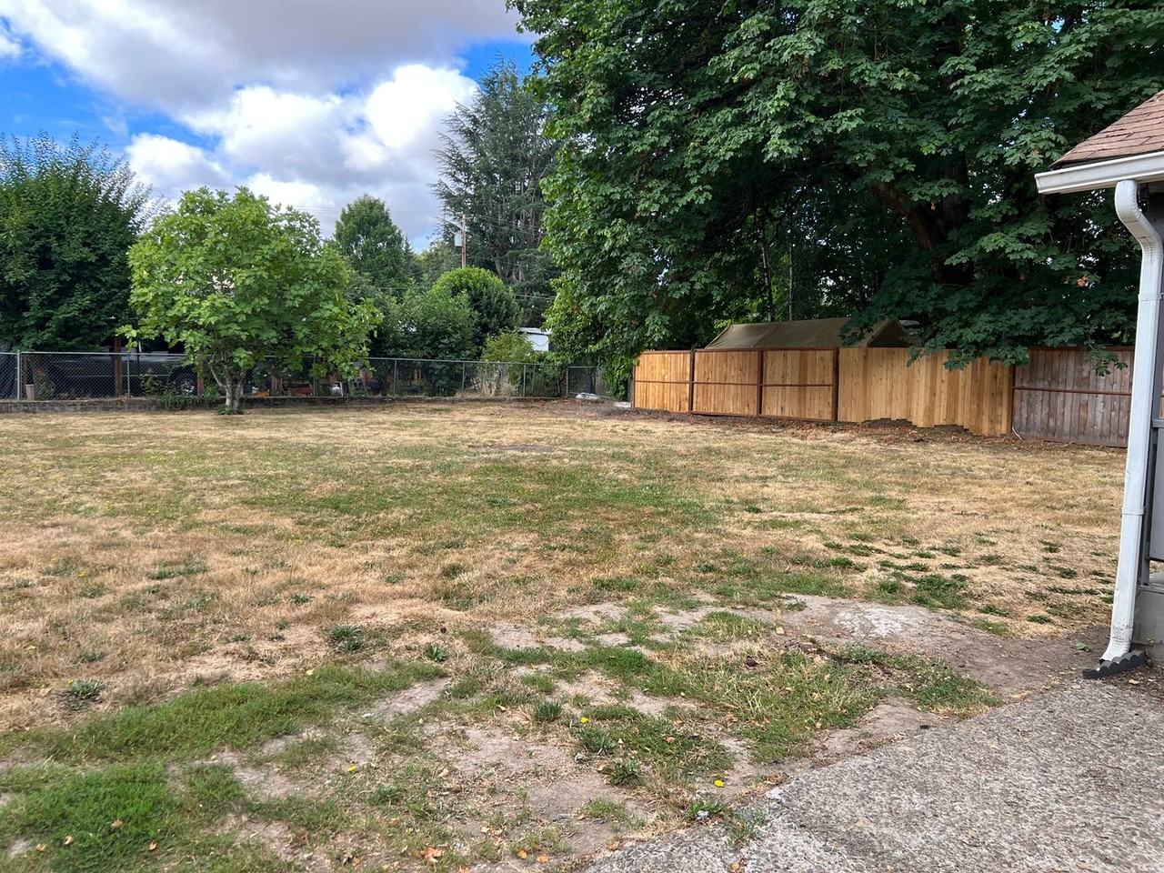 744 Se Cleveland Ave - Photo 3 of 12