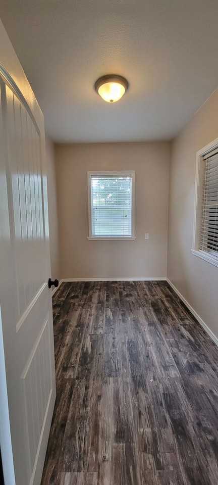 744 Se Cleveland Ave - Photo 5 of 12