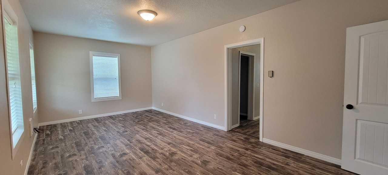 744 Se Cleveland Ave - Photo 6 of 12