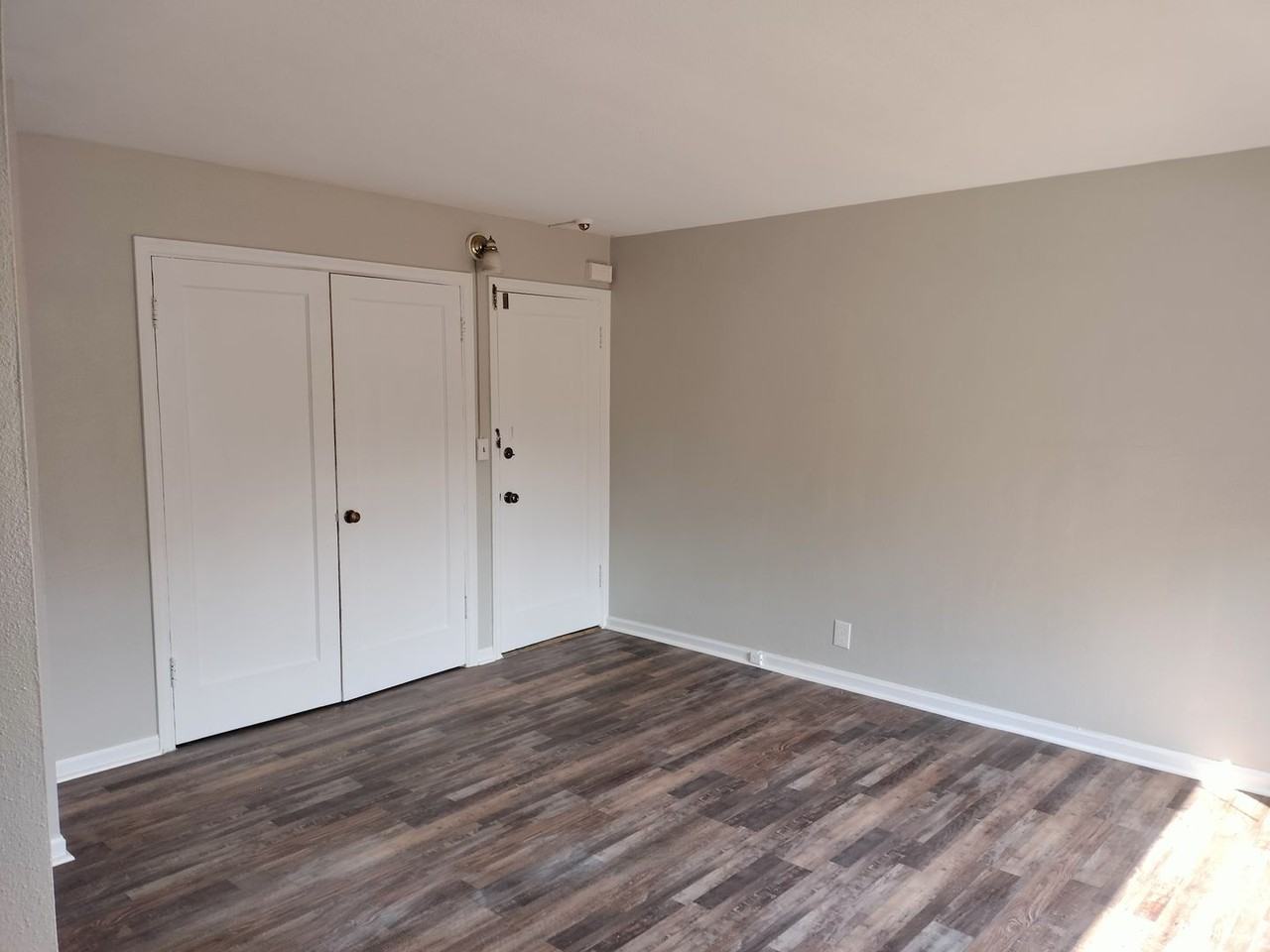 Bishop Court Studios - Photo 3 of 28