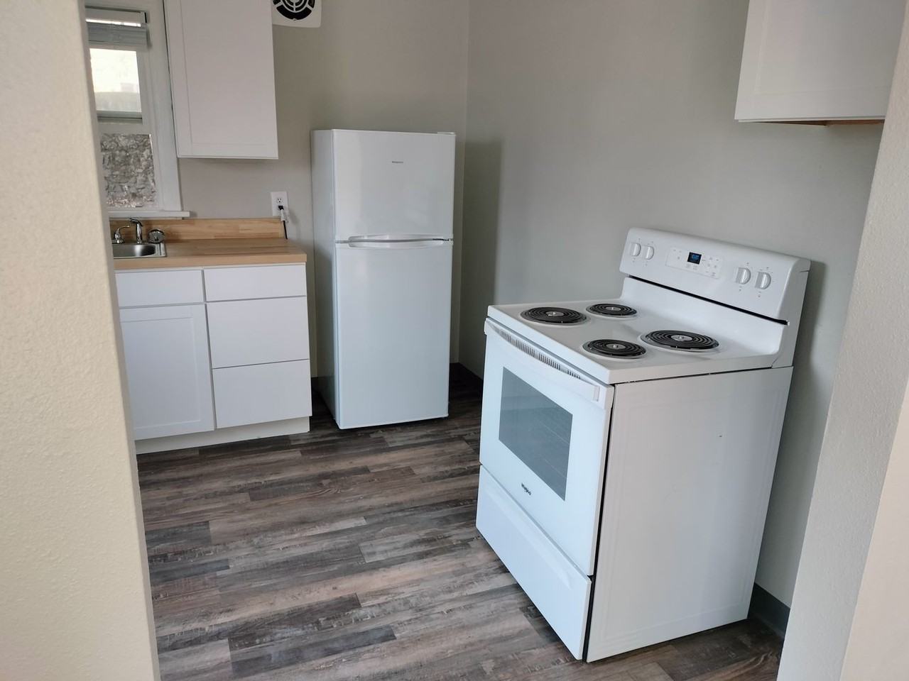 Bishop Court Studios - Photo 6 of 28