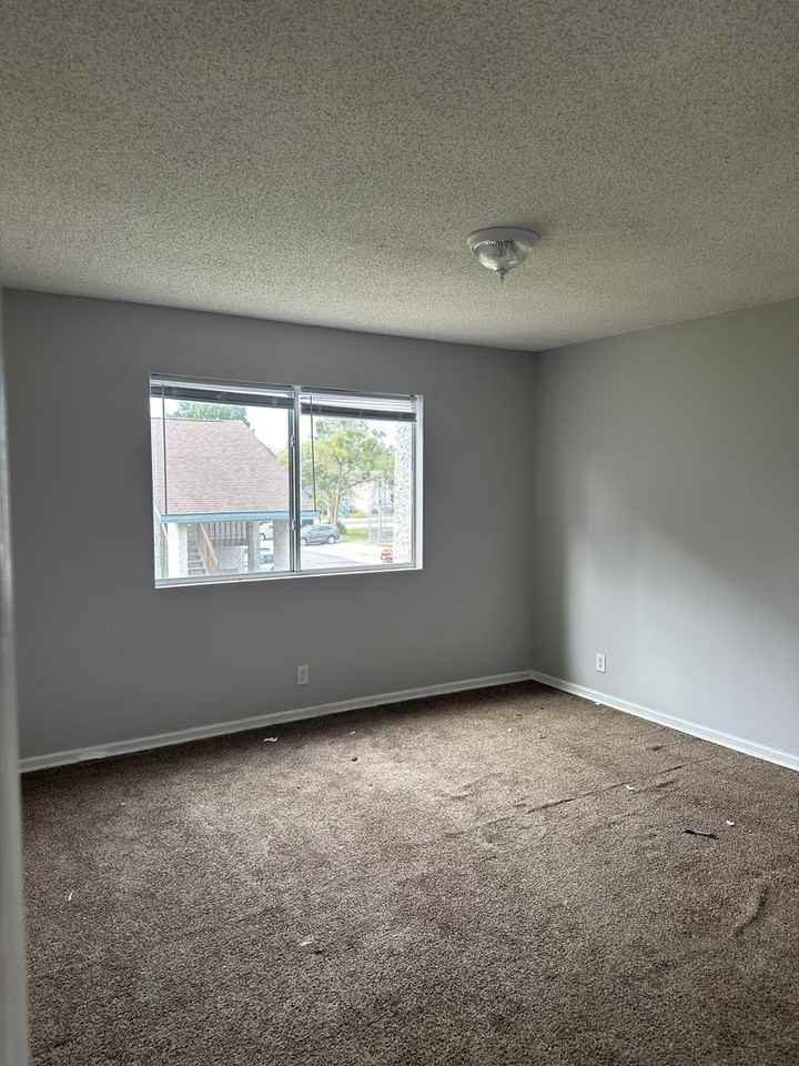 910 Brett Dr #82 - Photo 3 of 11