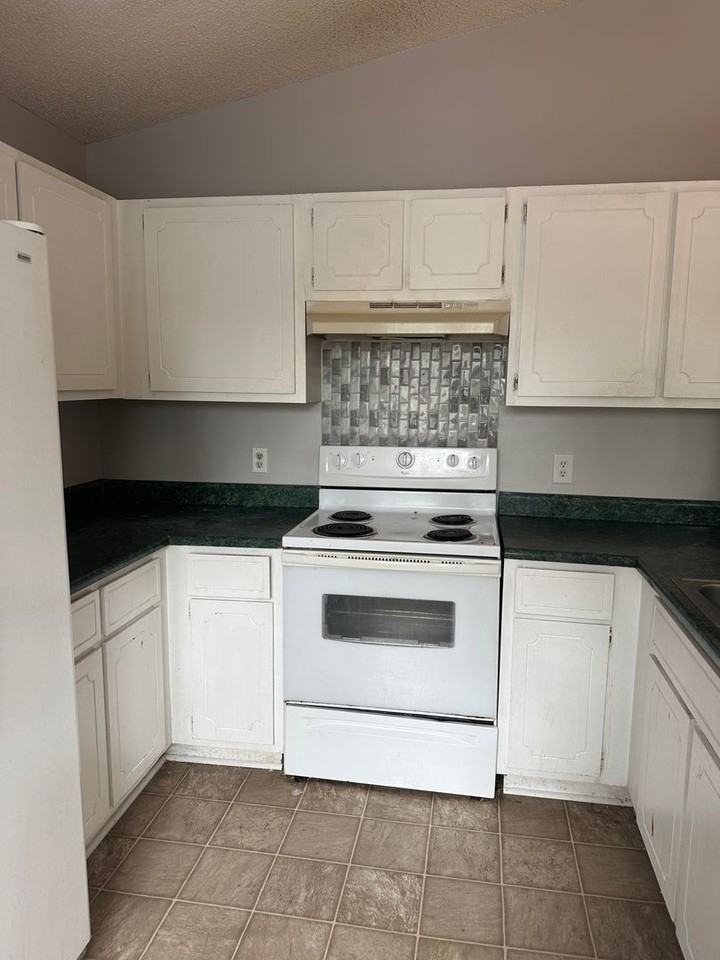 910 Brett Dr #82 - Photo 5 of 11
