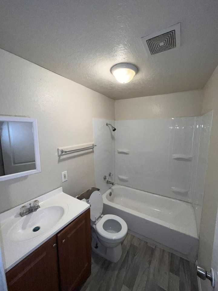 501 E 4th St - Photo 3 of 11