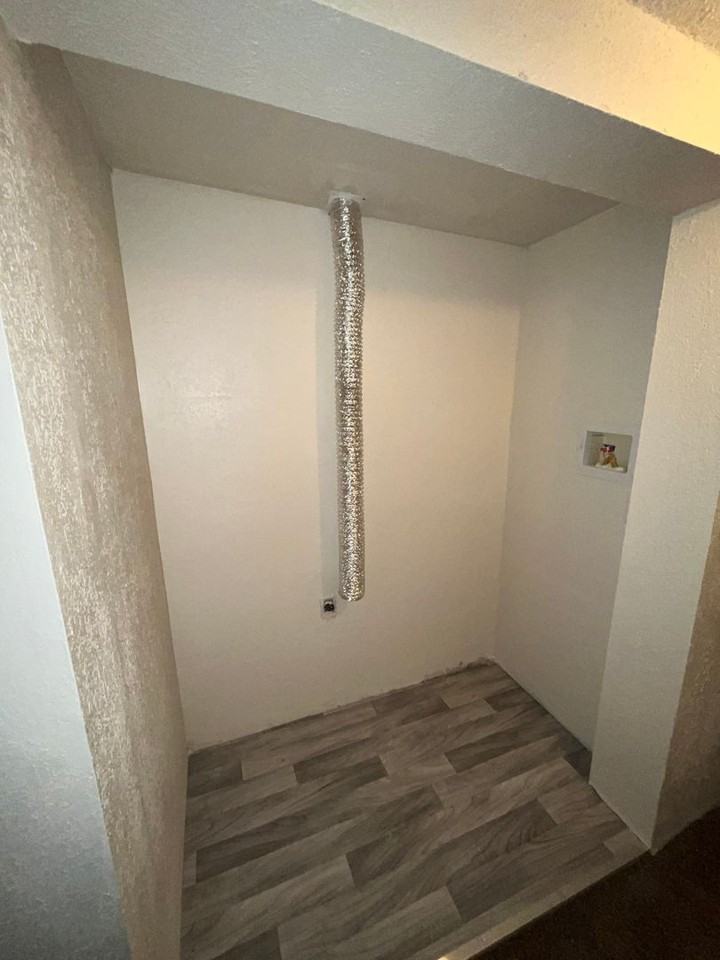 501 E 4th St - Photo 6 of 11