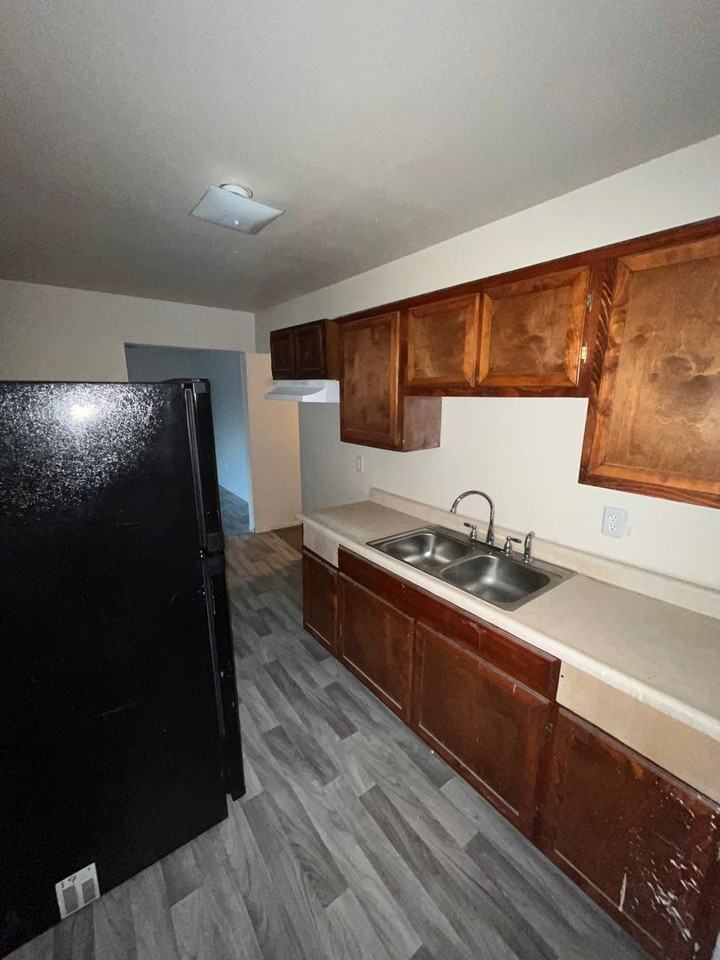 501 E 4th St - Photo 7 of 11